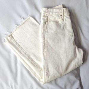 Old Navy extra-high waisted sky-hi wide-leg raw hem jeans size 8 UEC